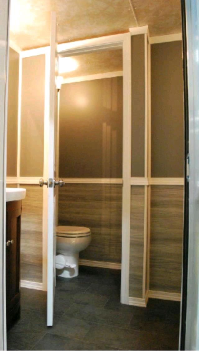 Where to find LUXURY RESTROOM TRAILER in Eunice